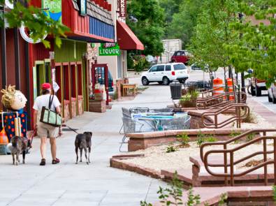 MustSeeandDoMainStLyons